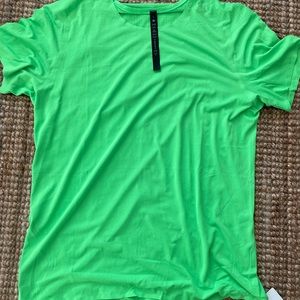 Lululemon men’s shirt Size L (New)